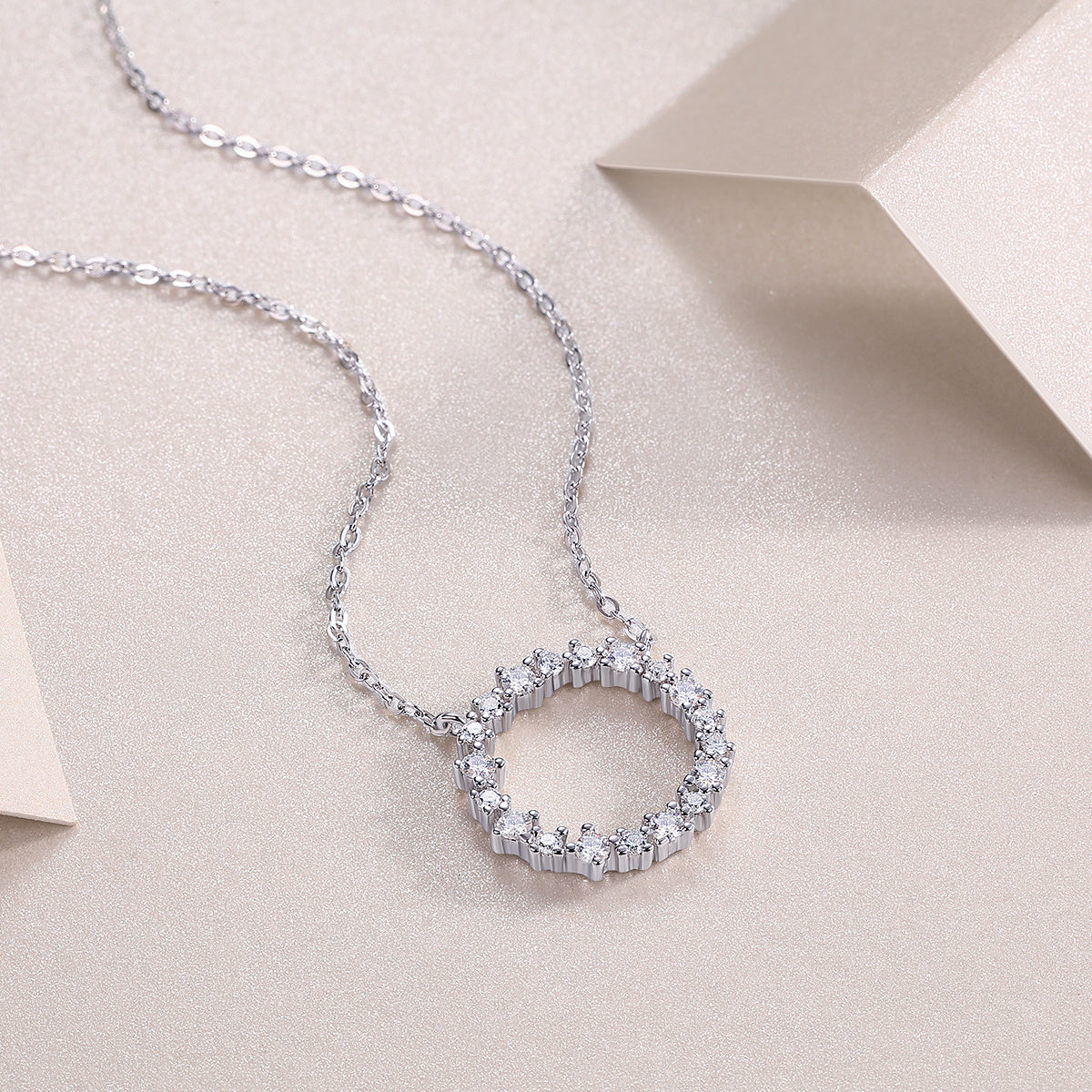 Emerald Water Ripples - A Fashionable And Luxurious Diamond Jewelry Pendant Set With Moissanite S925 Sterling Silver And Platinum Plating