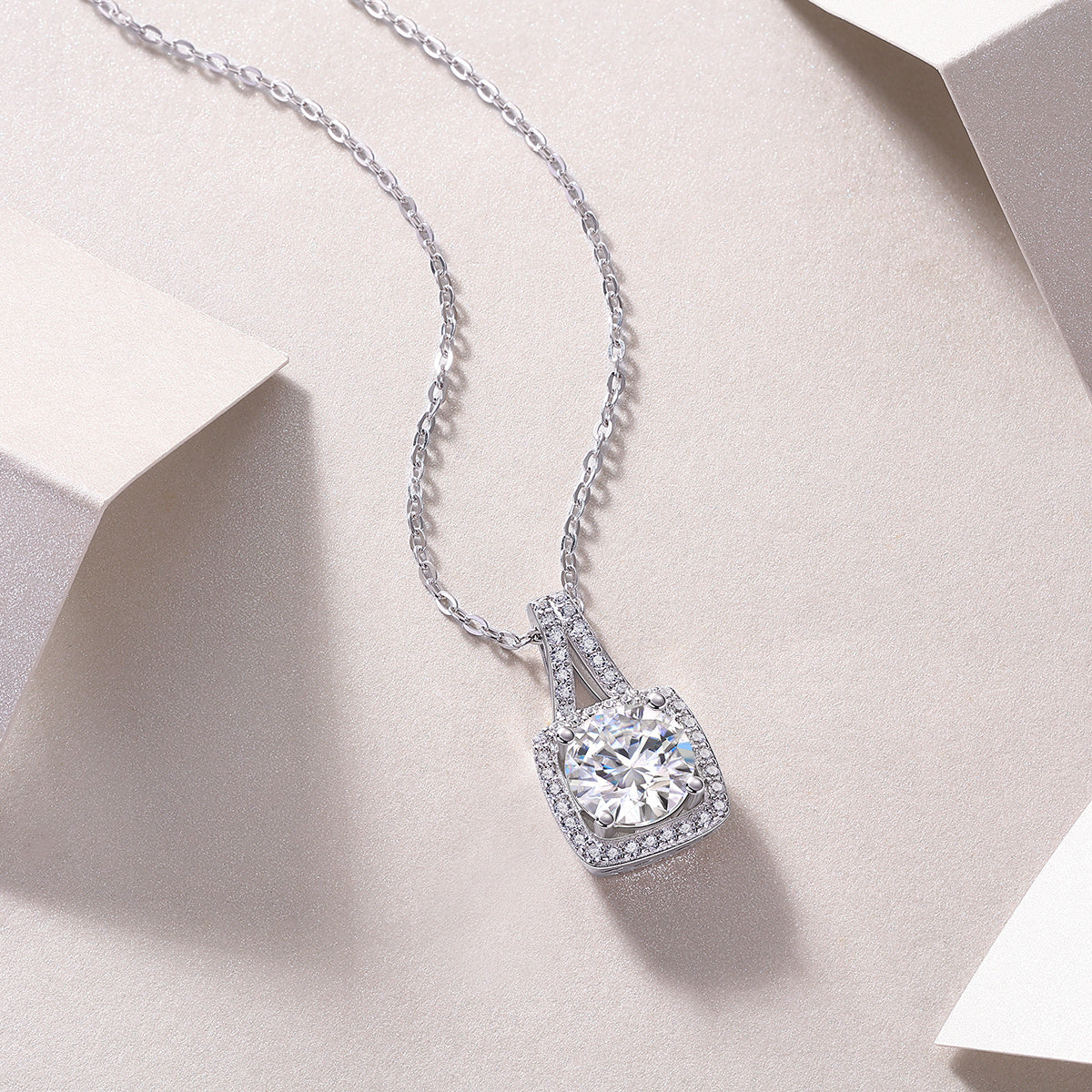 Small Square Diamond - A Fashionable And Luxurious Diamond Jewelry Piece Set With 2-carat Moissanite S925 Sterling Silver And Platinum-plated Pendant