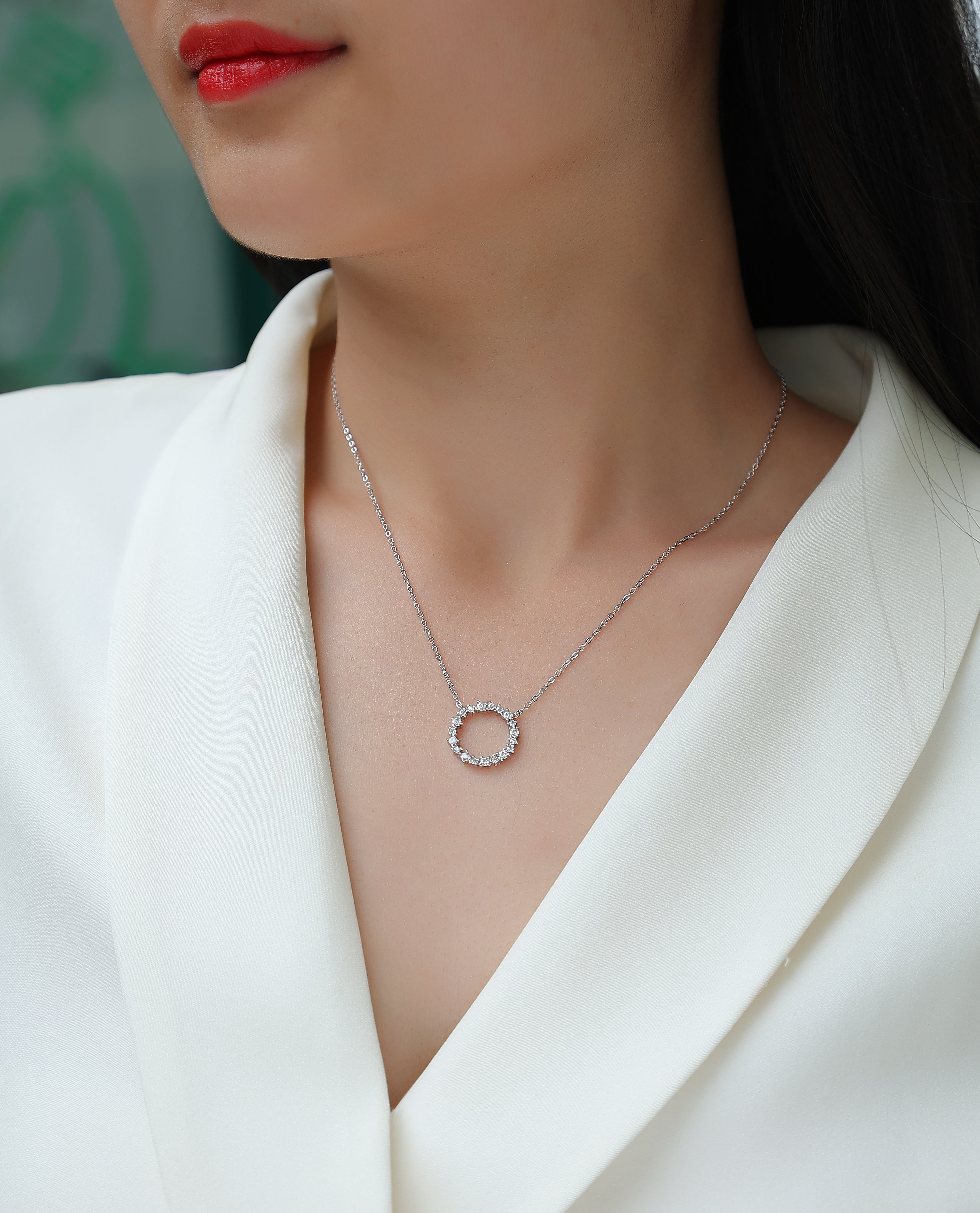 Emerald Water Ripples - A Fashionable And Luxurious Diamond Jewelry Pendant Set With Moissanite S925 Sterling Silver And Platinum Plating