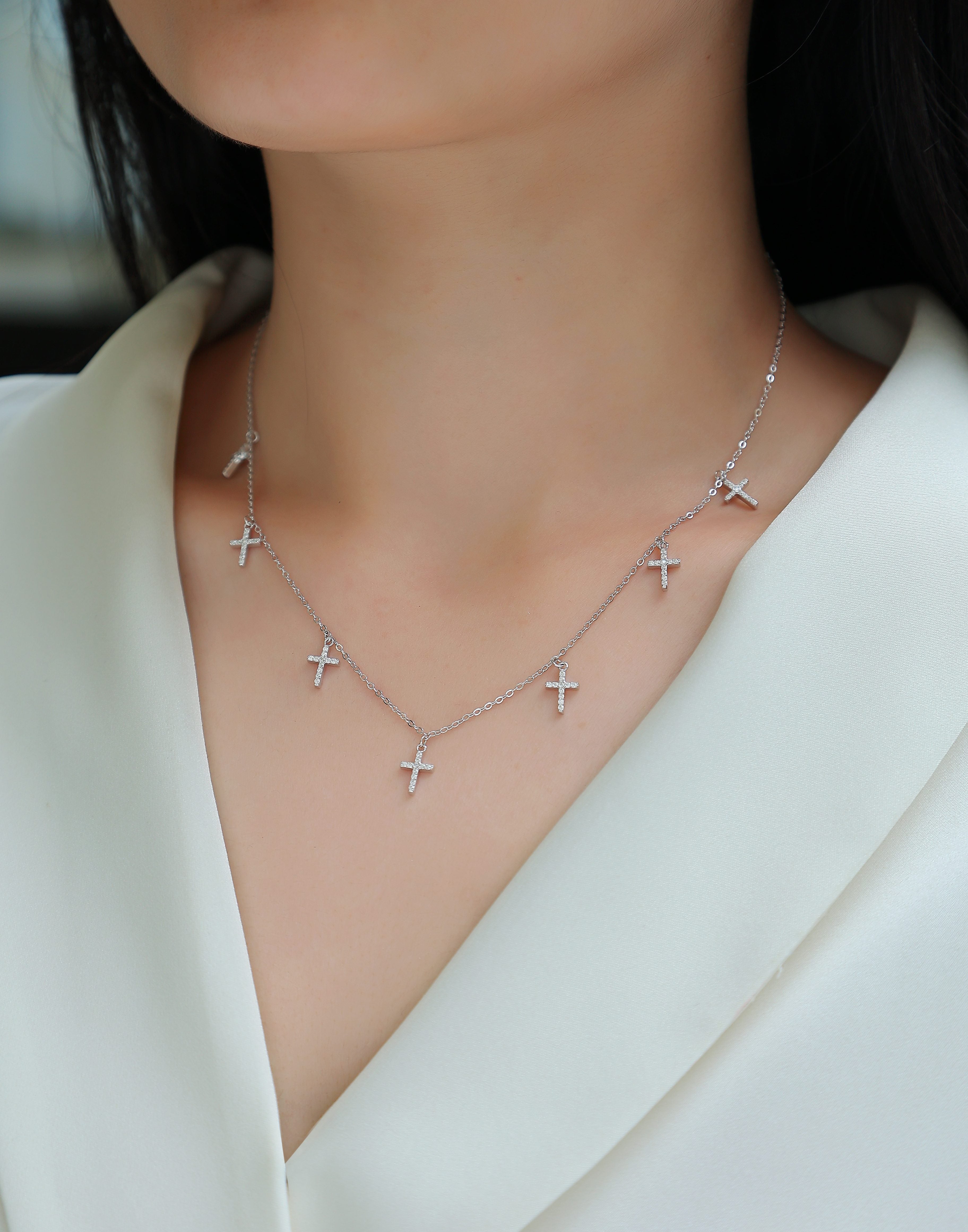 Holy Light Cross - A Fashionable And Luxurious Diamond Jewelry Pendant Set With Moissanite S925 Sterling Silver And Platinum Plating
