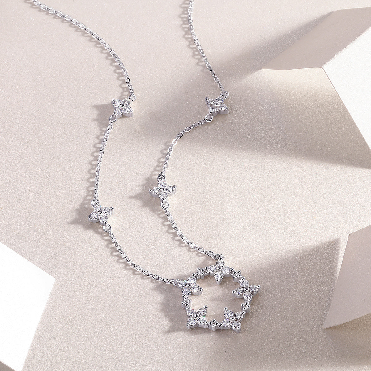 Iris - A Fashionable And Luxurious Diamond Jewelry Pendant Set With Moissanite S925 Sterling Silver And Platinum Plating